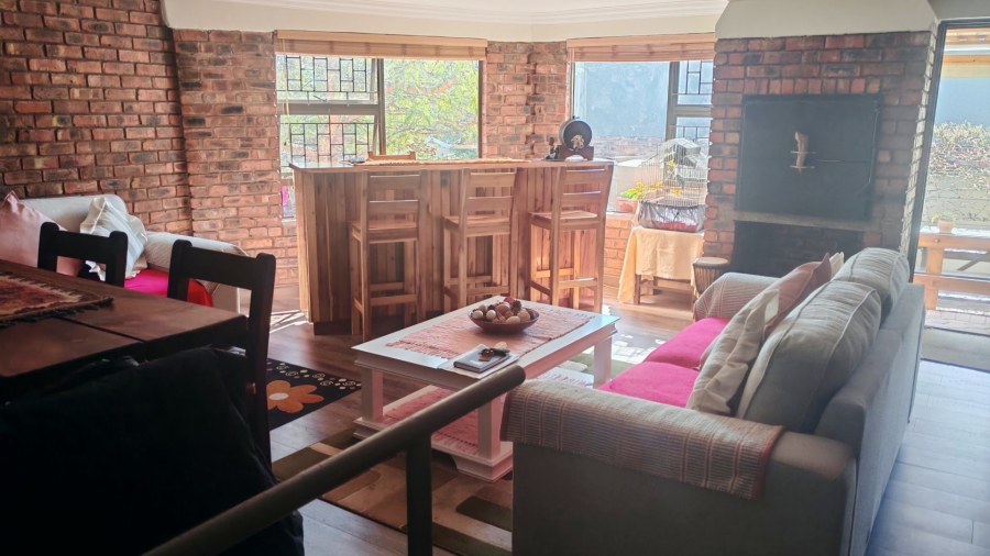 3 Bedroom Property for Sale in Fraaiuitsig Western Cape
